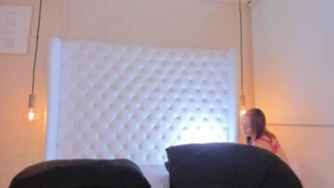 Snapshot of megan_holly_ chatting on April 26, 2026, 11:02 pm MEGAN online show from April 26, 2026, 11:02 pm