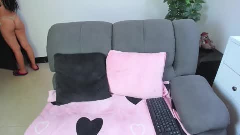 megan_latinn online show from April 11, 2026, 5:12 am