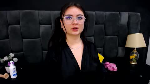 Snapshot of megan_sweet_1 chatting on December 17, 2024, 5:26 pm megan_sweet_1 online show from December 17, 2024, 5:26 pm