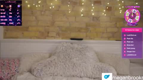 Snapshot of meganbrooks_ chatting on November 28, 2025, 10:18 am Megan Brooks online show from November 28, 2025, 10:18 am