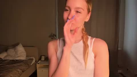 Snapshot of meganhenns chatting on July 16, 2026, 8:20 am Elly online show from July 16, 2026, 8:20 am