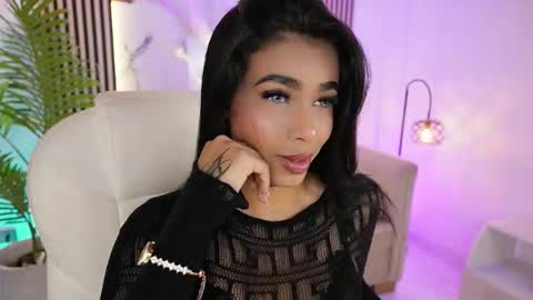 Megan Lowell online show from November 21, 2025, 7:12 pm