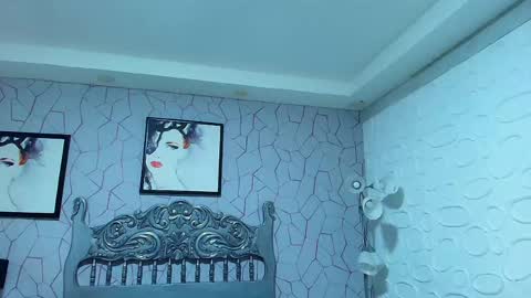 Snapshot of meganrousx chatting on April 10, 2026, 12:21 pm Megan online show from April 10, 2026, 12:21 pm