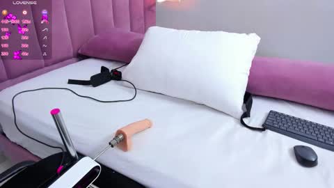 Megan  online show from February 18, 2026, 7:32 pm