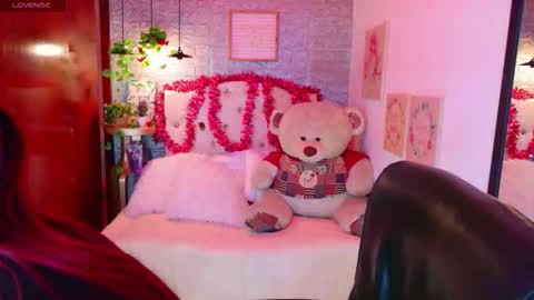 Snapshot of meghan_nill chatting on December 17, 2025, 3:12 am Meghan online show from December 17, 2025, 3:12 am