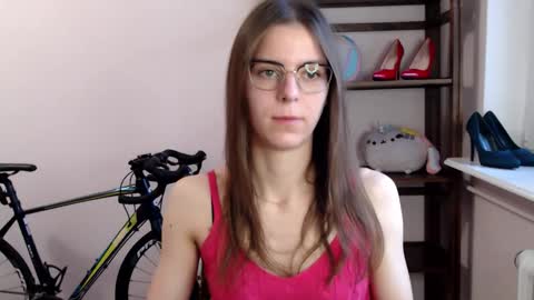 Megi online show from December 14, 2025, 7:36 am