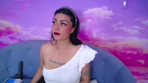 Snapshot of mei_kora chatting on November 14, 2025, 12:48 pm Mel online show from November 14, 2025, 12:48 pm