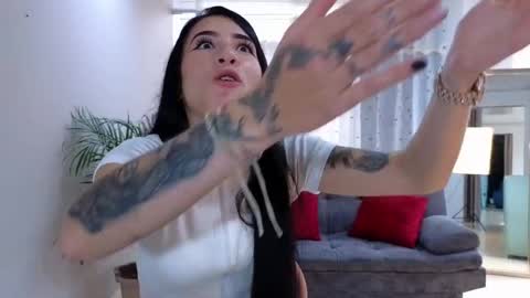 Mei online show from February 9, 2025, 6:58 pm