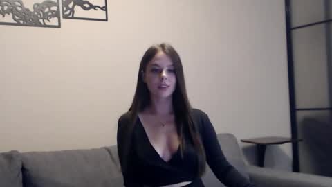 meladams online show from October 19, 2025, 8:09 pm