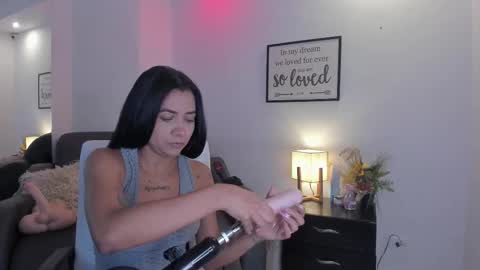 melan_owen online show from December 23, 2025, 10:46 am