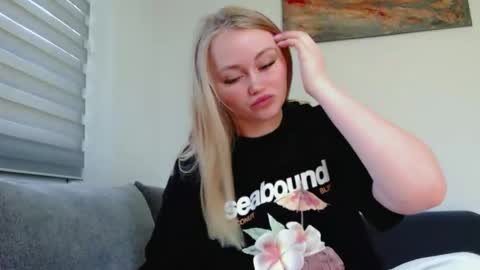 Snapshot of melani_a chatting on May 30, 2026, 10:23 am Melania online show from May 30, 2026, 10:23 am