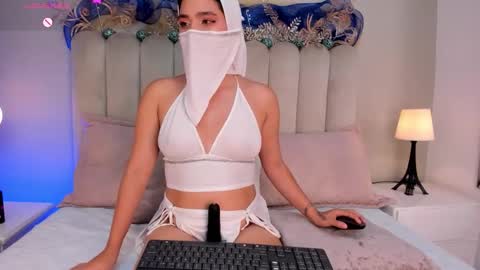 Melanie online show from December 2, 2025, 6:47 pm