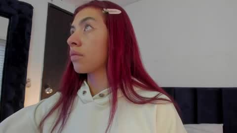 Melanie roux  online show from April 17, 2026, 12:19 pm