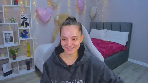 Snapshot of melaniealves chatting on March 8, 2026, 12:53 pm MelanieAlves online show from March 8, 2026, 12:53 pm