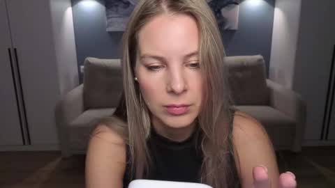 Melanie Bennett online show from December 16, 2025, 6:07 am