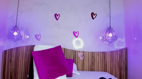 Melanie Roux online show from February 8, 2025, 10:51 pm