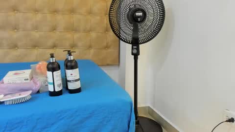 Melanny online show from April 5, 2026, 1:30 pm