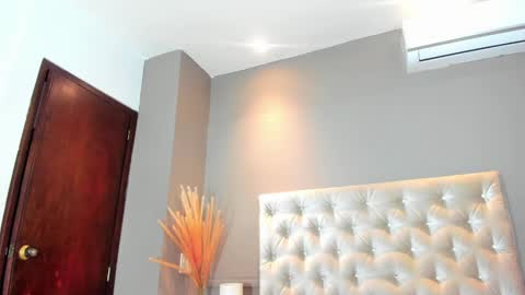 Melany online show from December 9, 2024, 4:15 pm