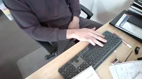 melbguy_075 online show from January 11, 2026, 10:37 pm