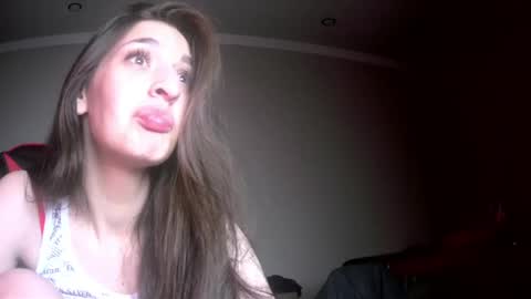 melena_caramel online show from June 1, 2026, 7:04 pm