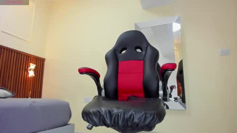 M E L I N A  online show from November 10, 2025, 8:41 pm