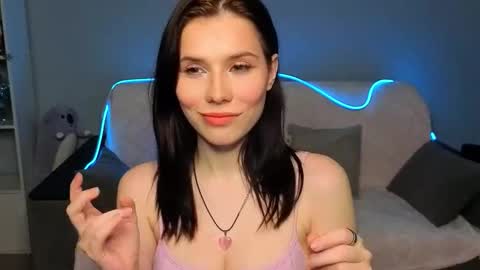 mellhyees online show from February 27, 2026, 6:19 pm