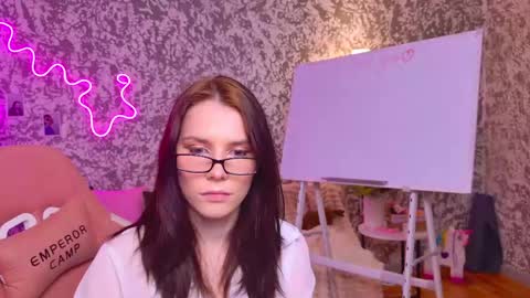 mellhyees online show from March 22, 2026, 4:21 pm