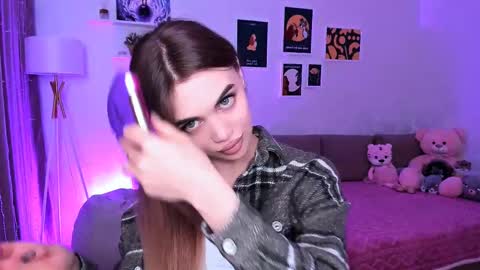 Tessa online show from March 9, 2025, 7:37 pm