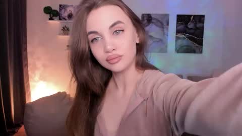 Tessa online show from May 3, 2026, 4:40 am
