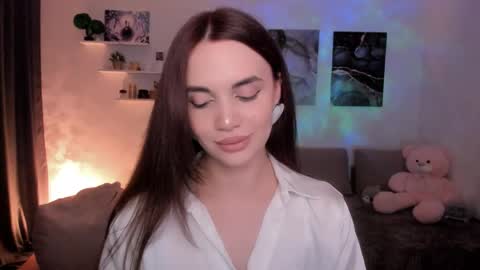 Tessa online show from May 13, 2026, 9:22 pm