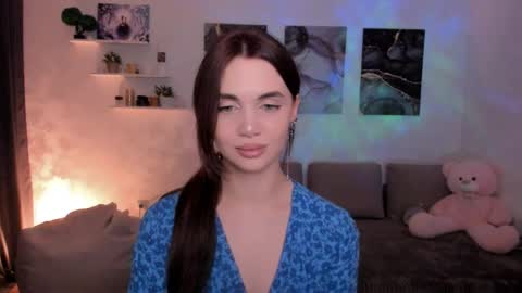 Tessa online show from May 15, 2026, 9:44 pm