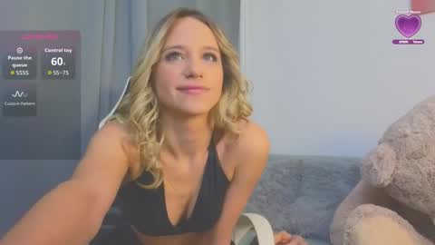 Snapshot of mellisakim chatting on October 10, 2025, 10:09 pm  Mellisa online show from October 10, 2025, 10:09 pm