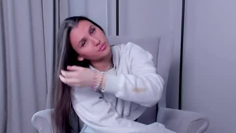 Lia online show from April 8, 2026, 11:21 am