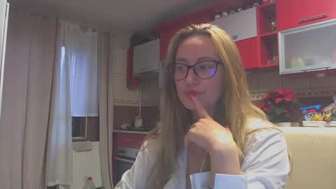 Melly online show from December 11, 2024, 7:09 am