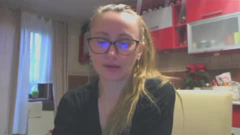 Melly online show from December 18, 2024, 7:04 am