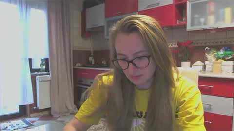 Melly online show from February 12, 2025, 7:44 am