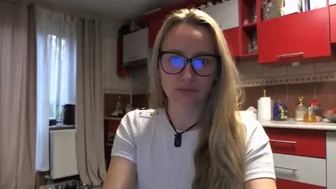 Melly online show from October 23, 2025, 7:07 am