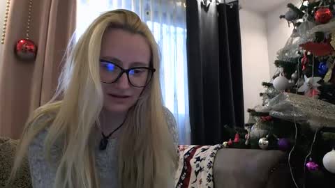 Melly online show from December 5, 2025, 7:50 am