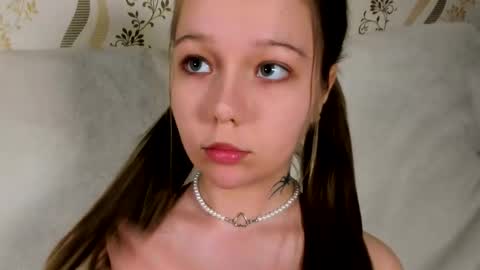 MelMooon online show from February 14, 2026, 9:44 pm