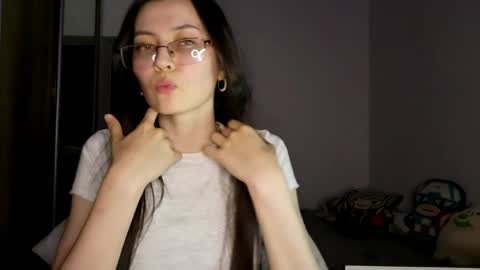 Nika online show from May 19, 2026, 4:24 pm