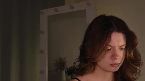 melody  online show from November 30, 2025, 3:05 pm