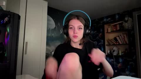 Hi Im Aria 18 years old online show from September 21, 2025, 12:07 pm