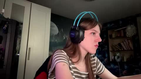 Hi Im Aria 18 years old online show from September 26, 2025, 12:31 pm