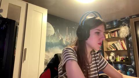 Hi Im Aria 18 years old online show from September 27, 2025, 3:17 pm