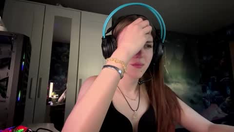 Hi Im Aria 18 years old online show from October 17, 2025, 12:30 pm