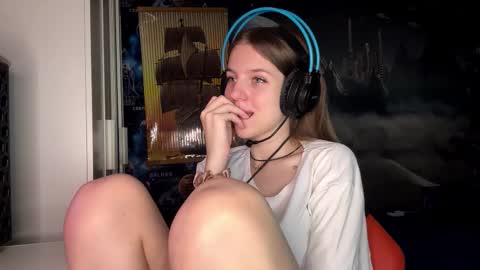 Hi Im Aria 18 years old online show from November 14, 2025, 12:26 pm