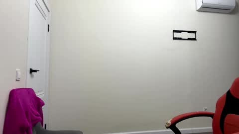 Snapshot of melonygriffen chatting on February 2, 2026, 12:37 pm Hi Im Aria 18 years old online show from February 2, 2026, 12:37 pm