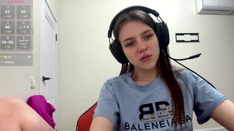 Snapshot of melonygriffen chatting on February 3, 2026, 1:27 pm Hi Im Aria 18 years old online show from February 3, 2026, 1:27 pm