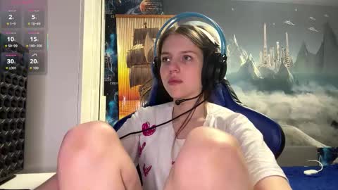 Snapshot of melonygriffen chatting on February 17, 2026, 5:52 pm Hi Im Aria 18 years old online show from February 17, 2026, 5:52 pm