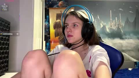 Snapshot of melonygriffen chatting on February 20, 2026, 5:35 pm Hi Im Aria 18 years old online show from February 20, 2026, 5:35 pm